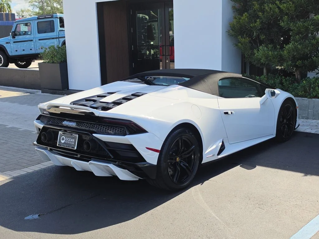 Used 2021 White Lamborghini Base image 4