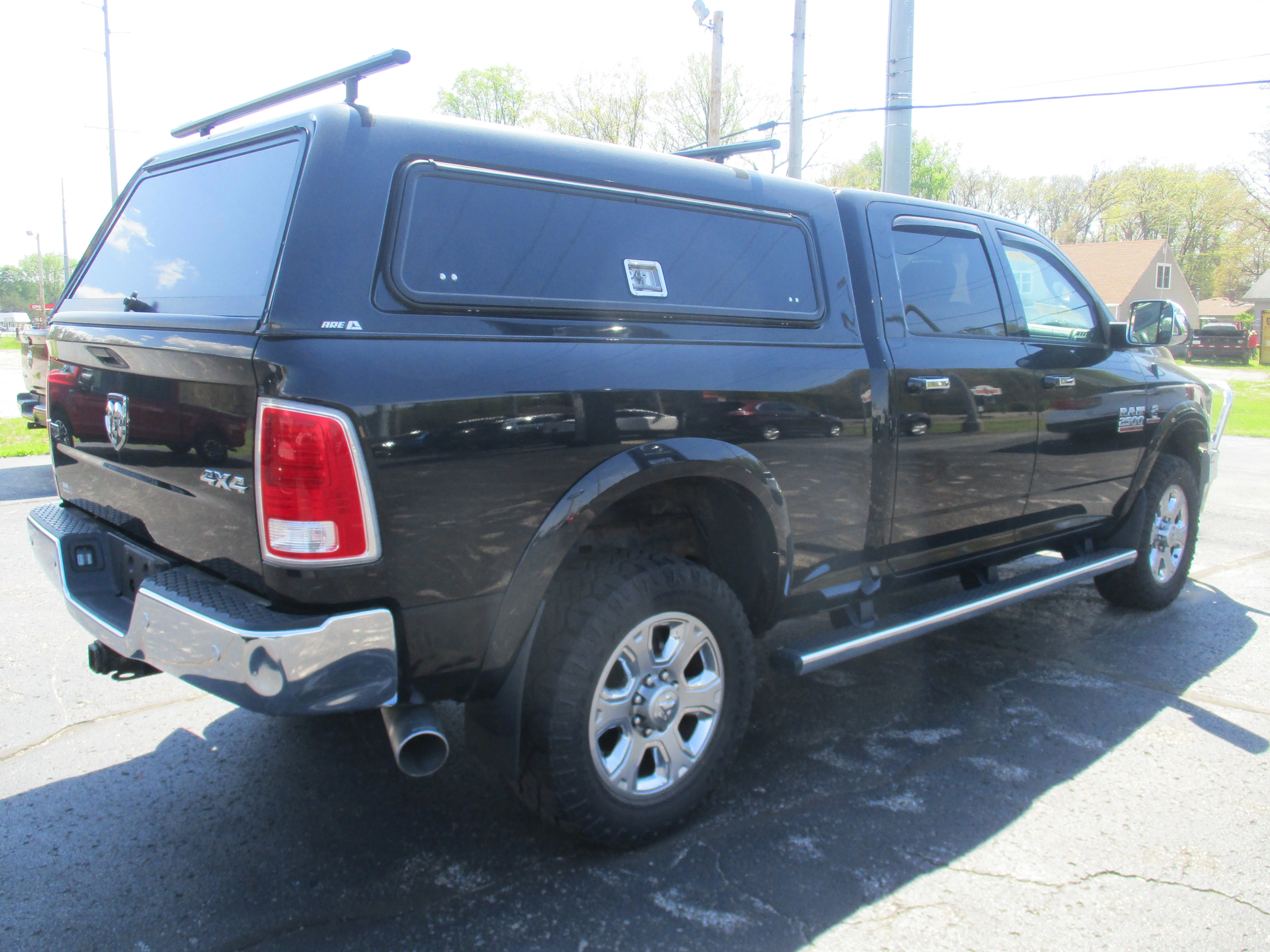Used 2016 Brilliant Black Crystal Pearlcoat Ram Laramie image 7