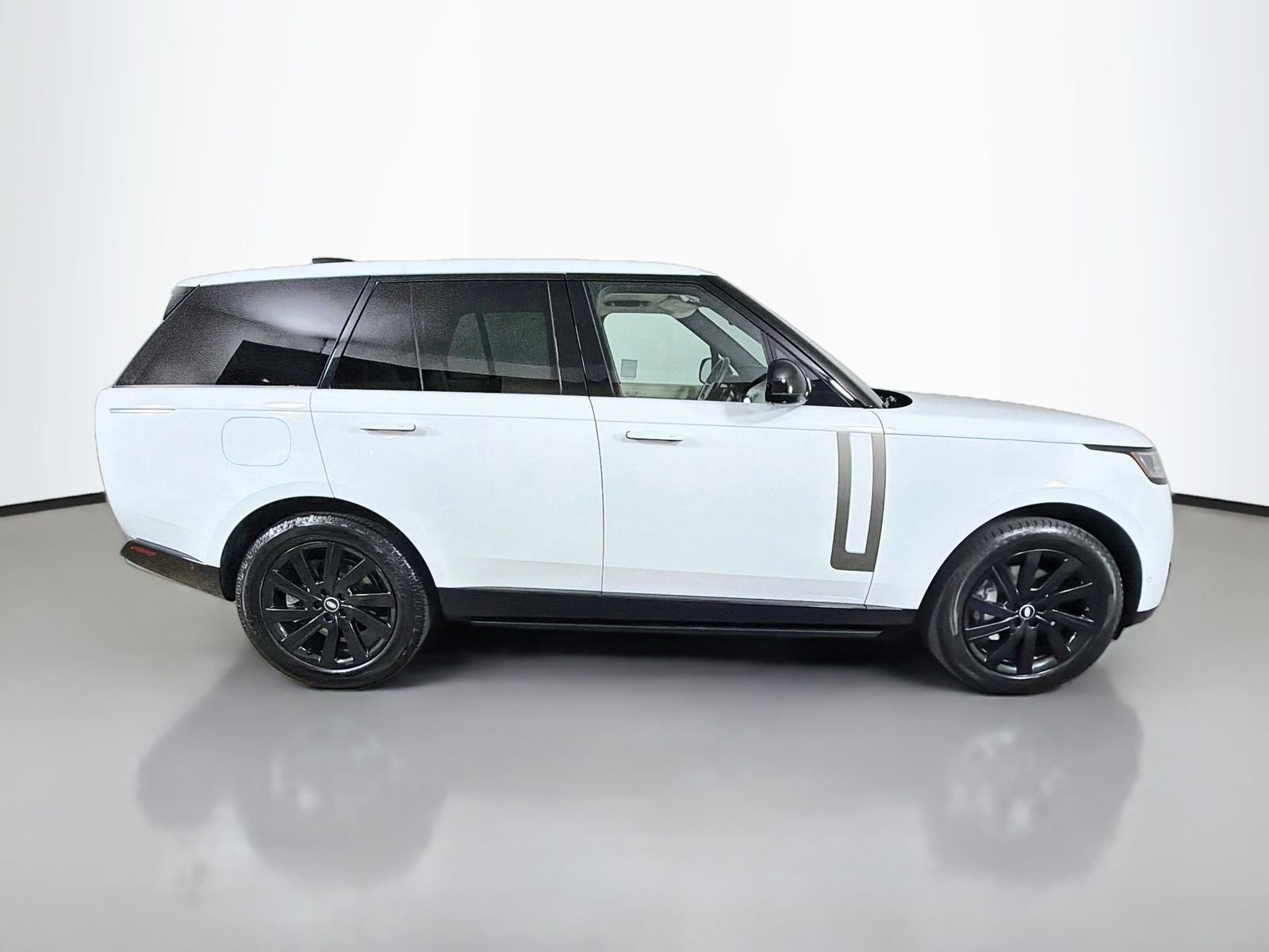 Used 2023 Fuji White Land Rover SE image 6