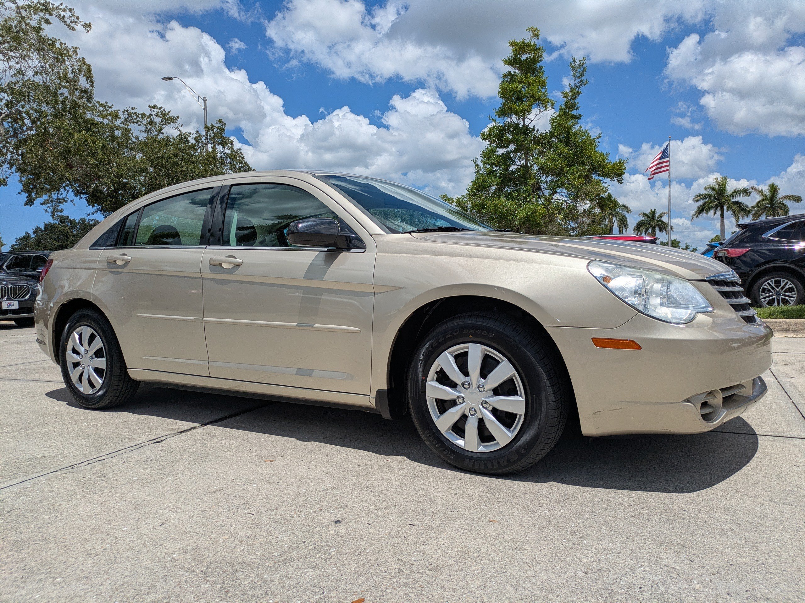 Used 2007 Linen Gold Pearl Metallic Chrysler Base image 2