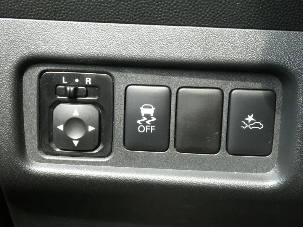 Used 2024 Gray Mitsubishi  image 21
