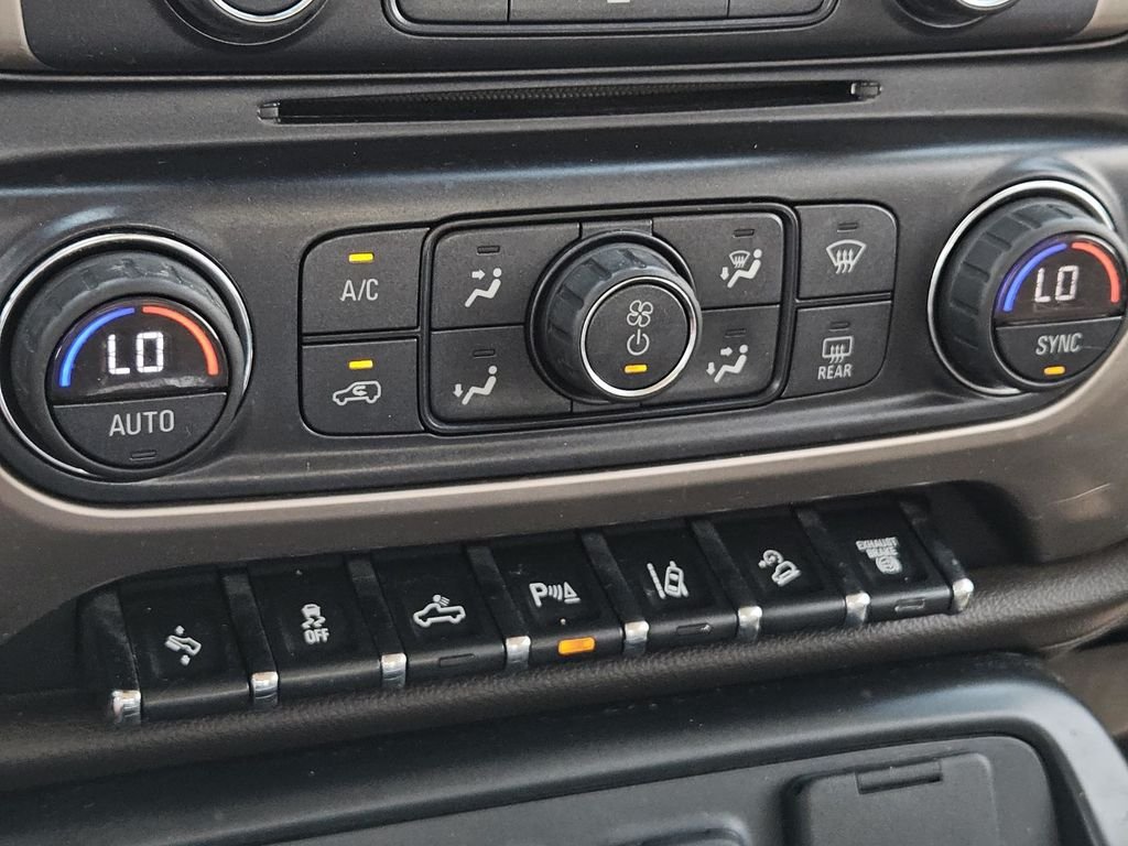 Used 2018 Silver GMC Denali image 28