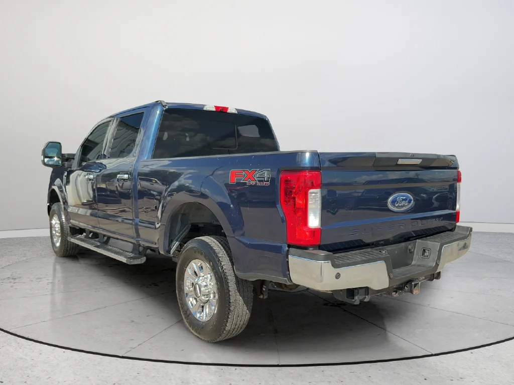 Used 2018 Blue Ford XLT image 4