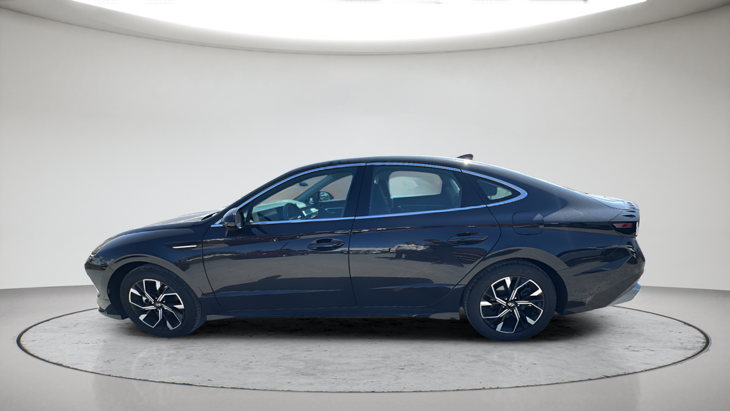 Used 2025 Blue Hyundai SEL image 8