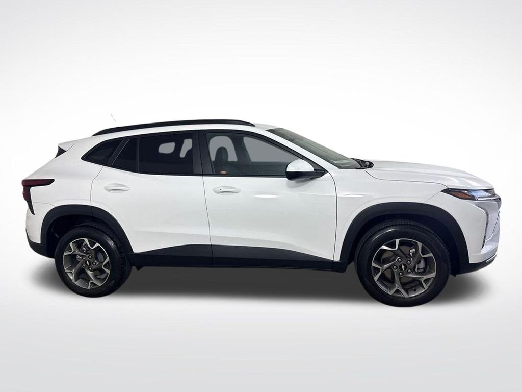 Used 2025 White Chevrolet LT image 2