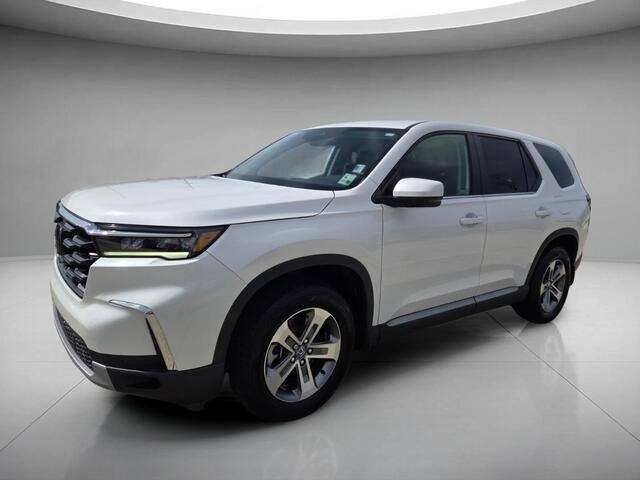 Used 2024 Platinum White Pearl Honda EX-L w/Rear Captain