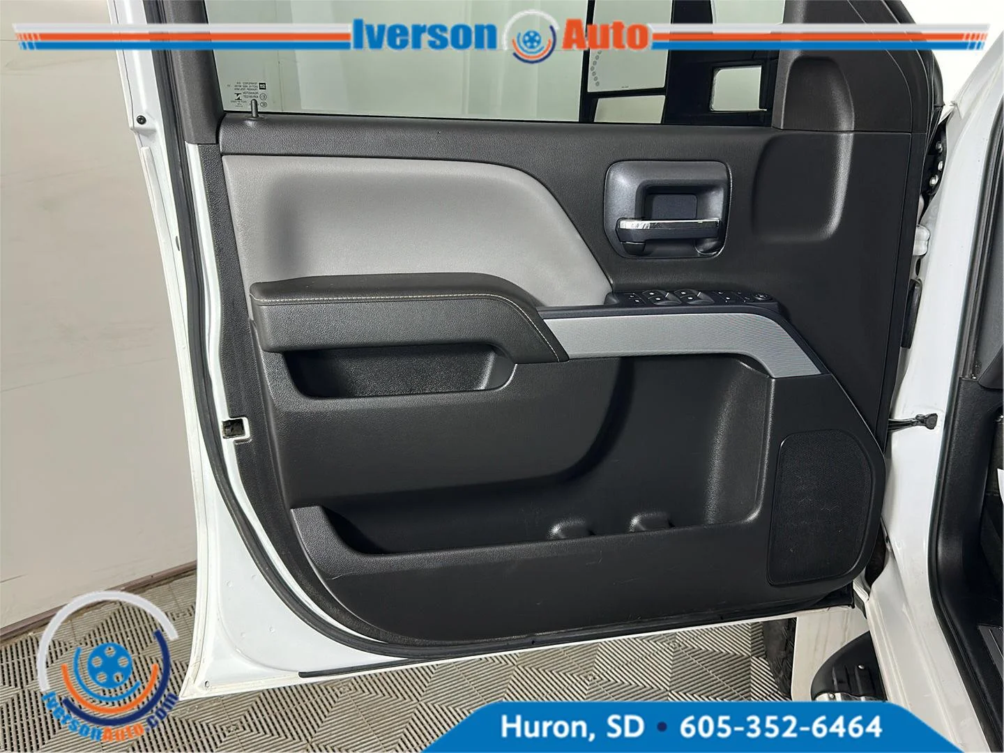 Used 2015 Summit White Chevrolet LT image 13