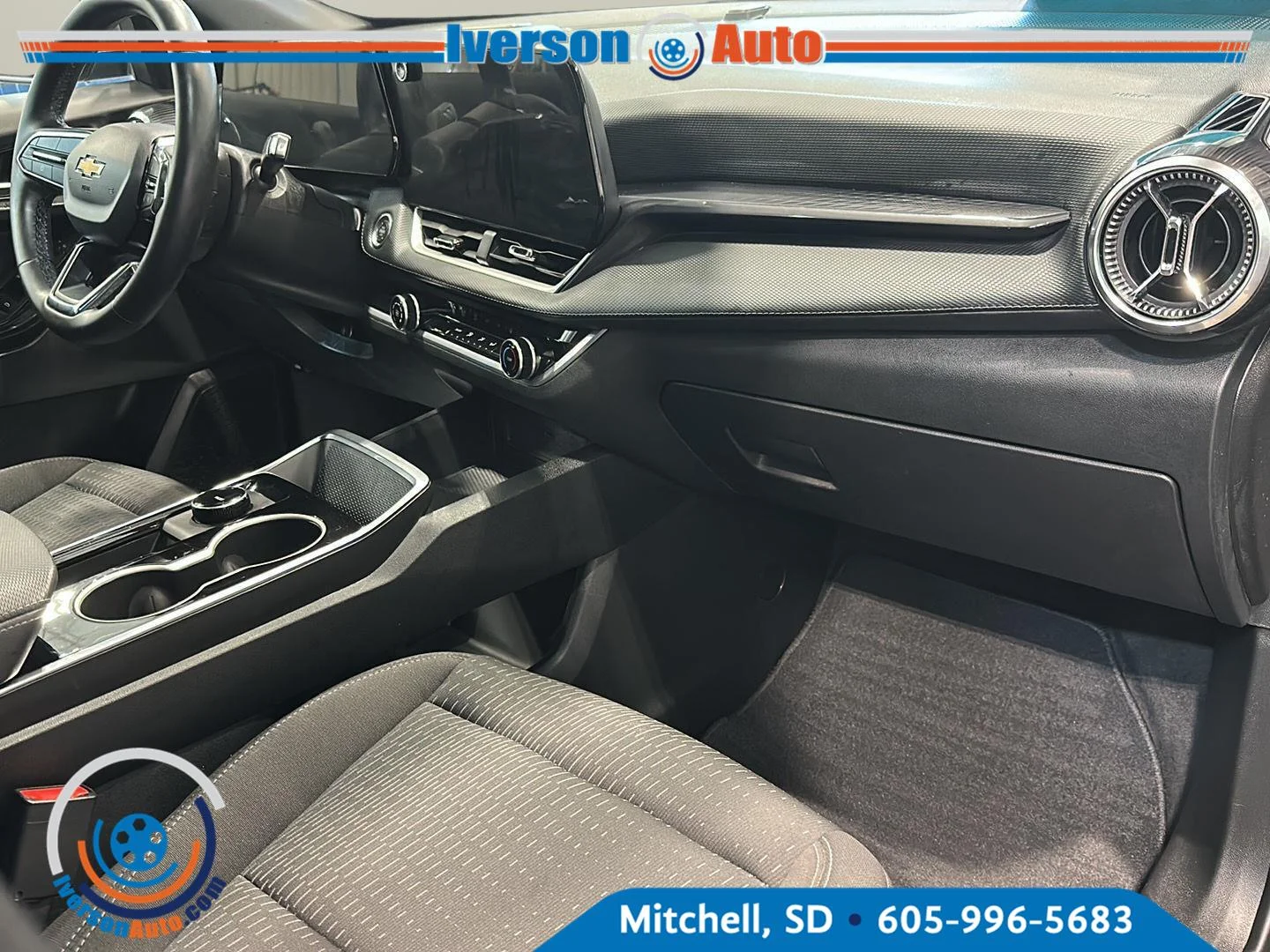 Used 2026 Mosaic Black Metallic Chevrolet AWD LT image 31