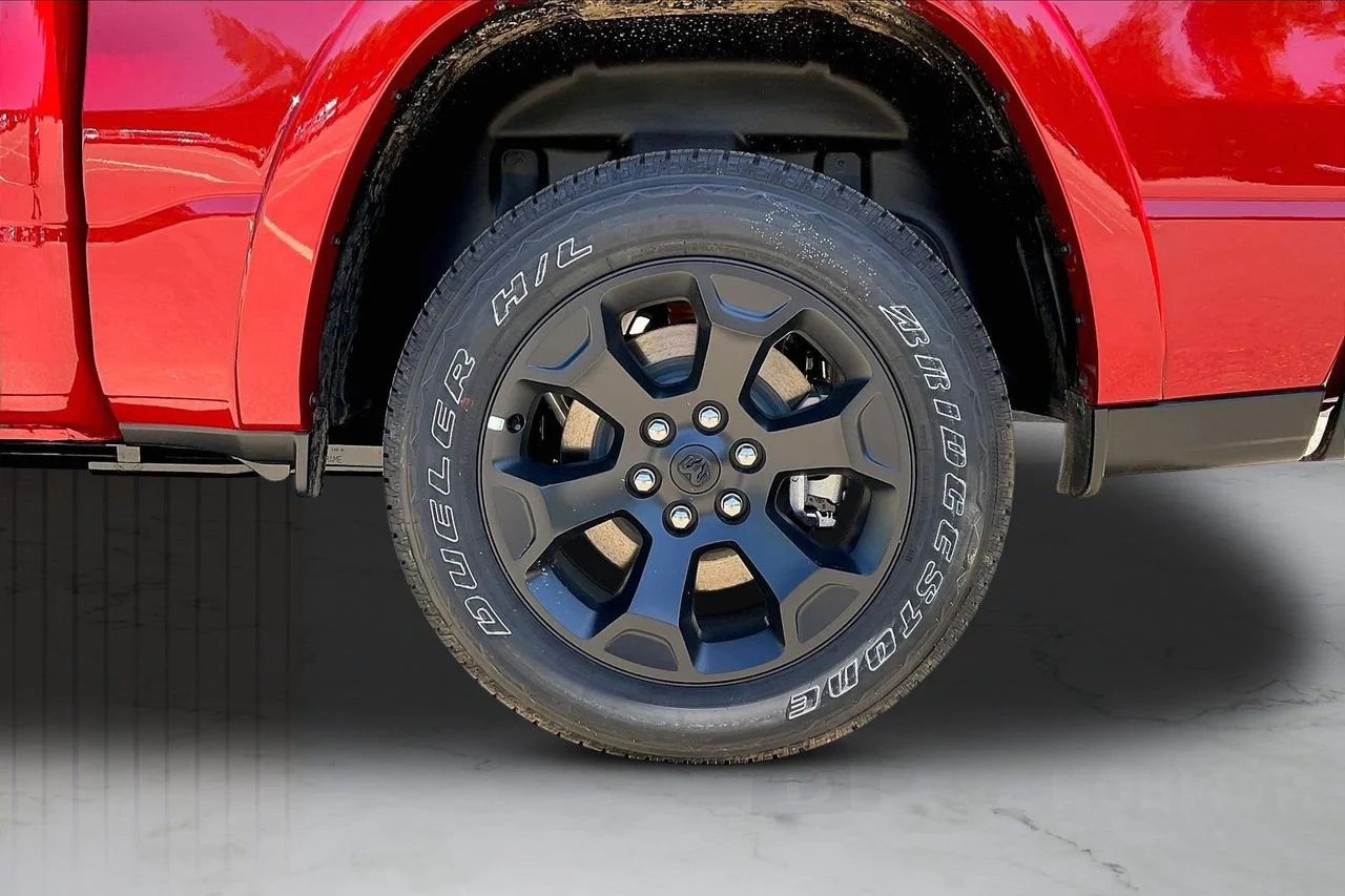 New 2026 Molten Red Pearl-Coat Exterior Paint RAM Big Horn/Lone Star image 33
