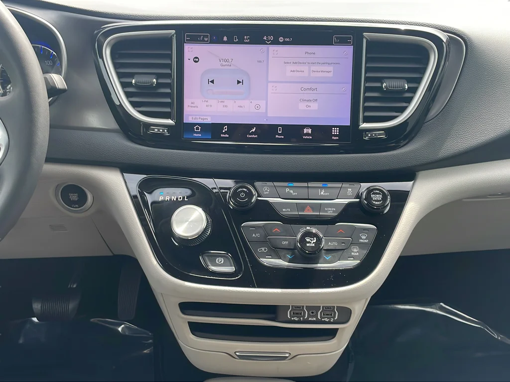 Used 2023 Blue Chrysler Touring L image 20
