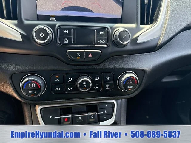 Used 2024 White GMC SLT image 34