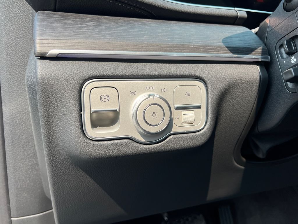 New 2026 MANUFAKTUR Moonlight White Metallic Mercedes-Benz GLS 450 image 14