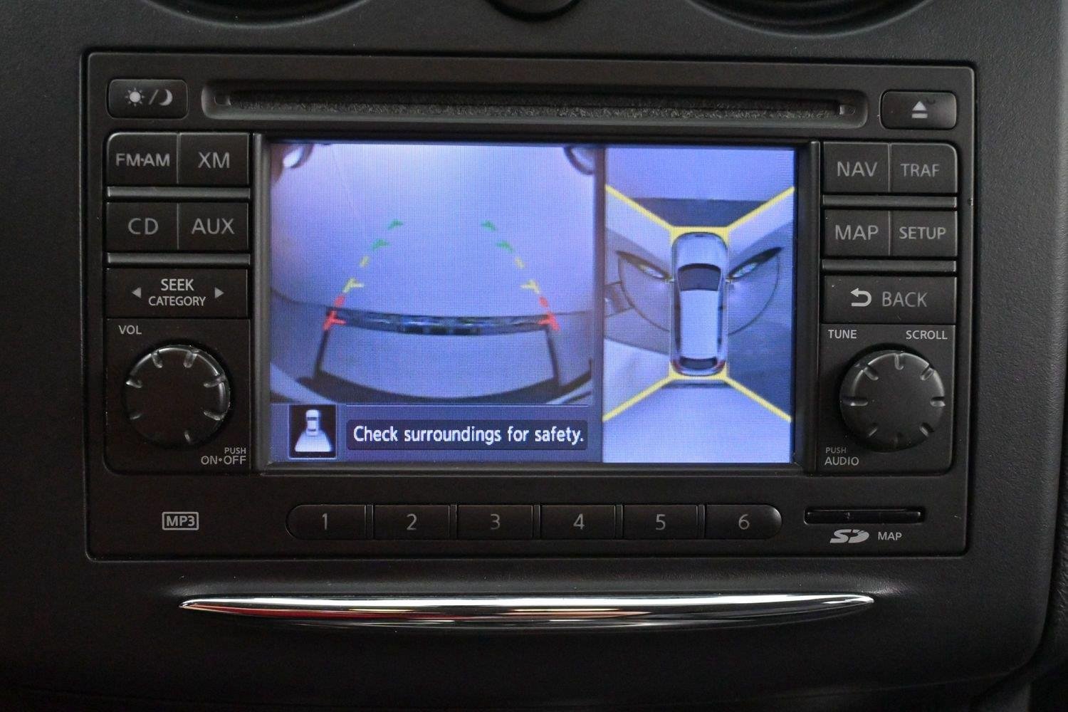 Used 2013 Brilliant Silver Nissan SL image 22