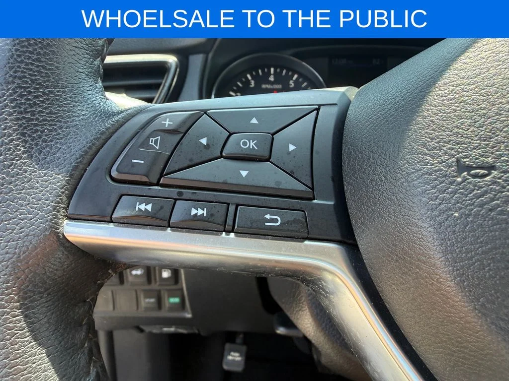 Used 2020 Blue Nissan SV image 17