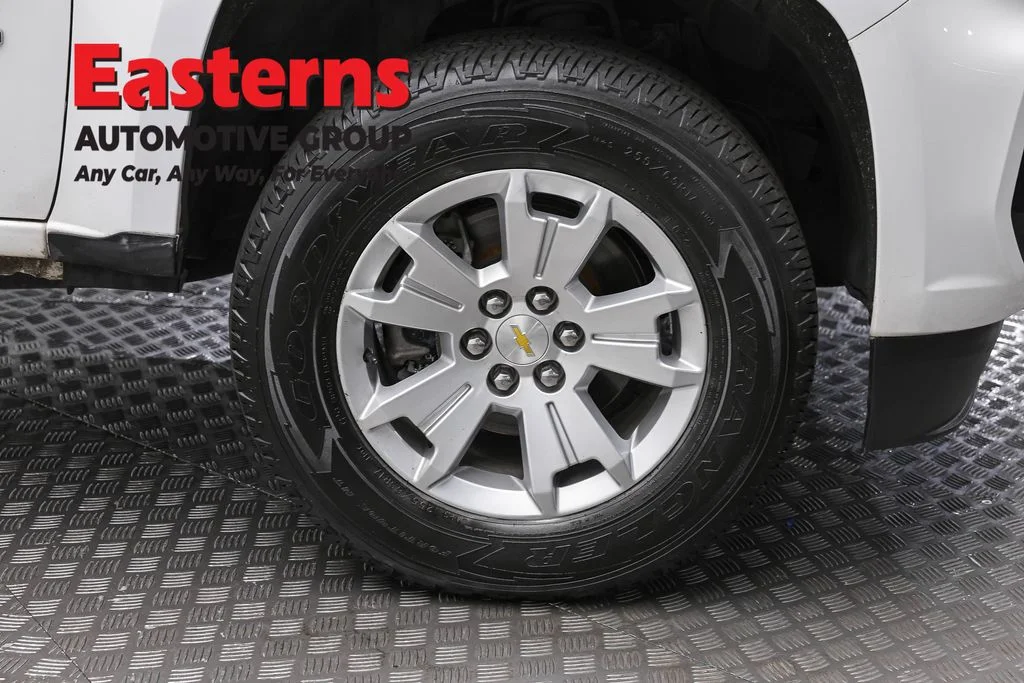 Used 2022 White Chevrolet LT image 31