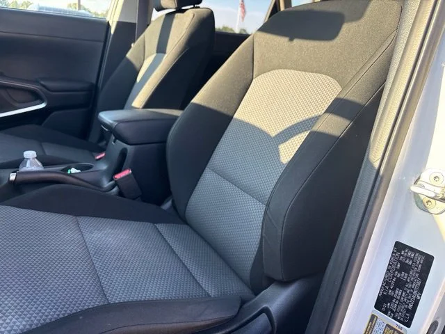 Used 2022 White Kia LX image 9