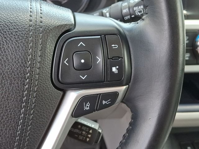 Used 2017 Silver Toyota XLE image 23