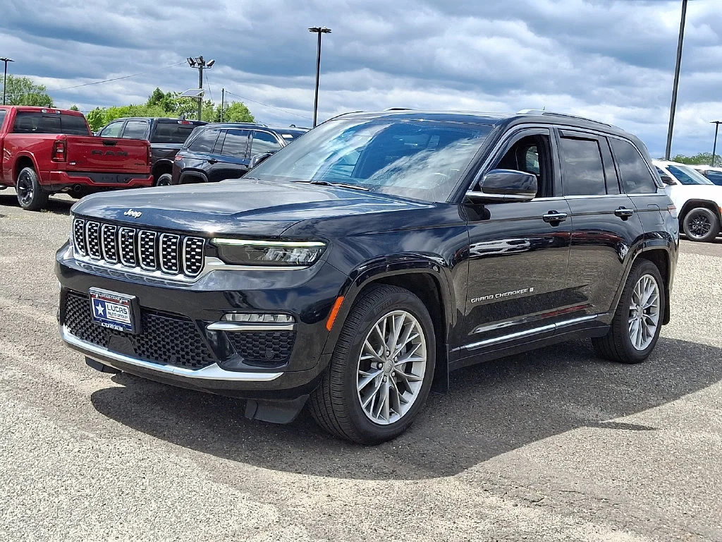 Used 2023 Diamond Black Crystal Pearlcoat Jeep Summit Reserve image 6