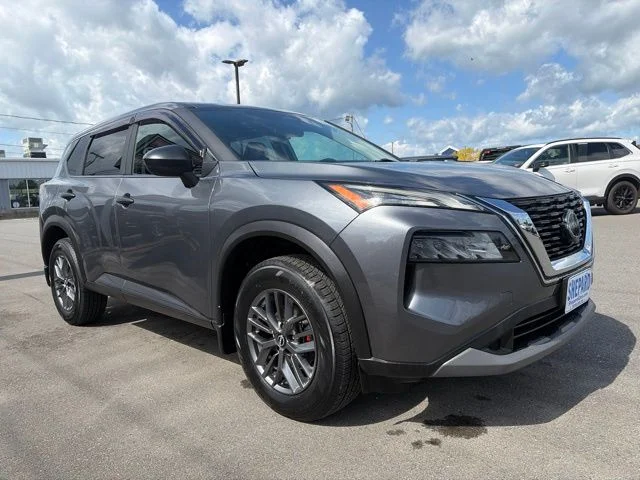Used 2023 Gray Nissan S image 3