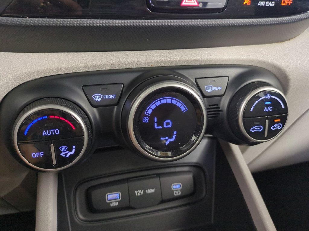 2025 Hyundai Venue SEL - Photo 35