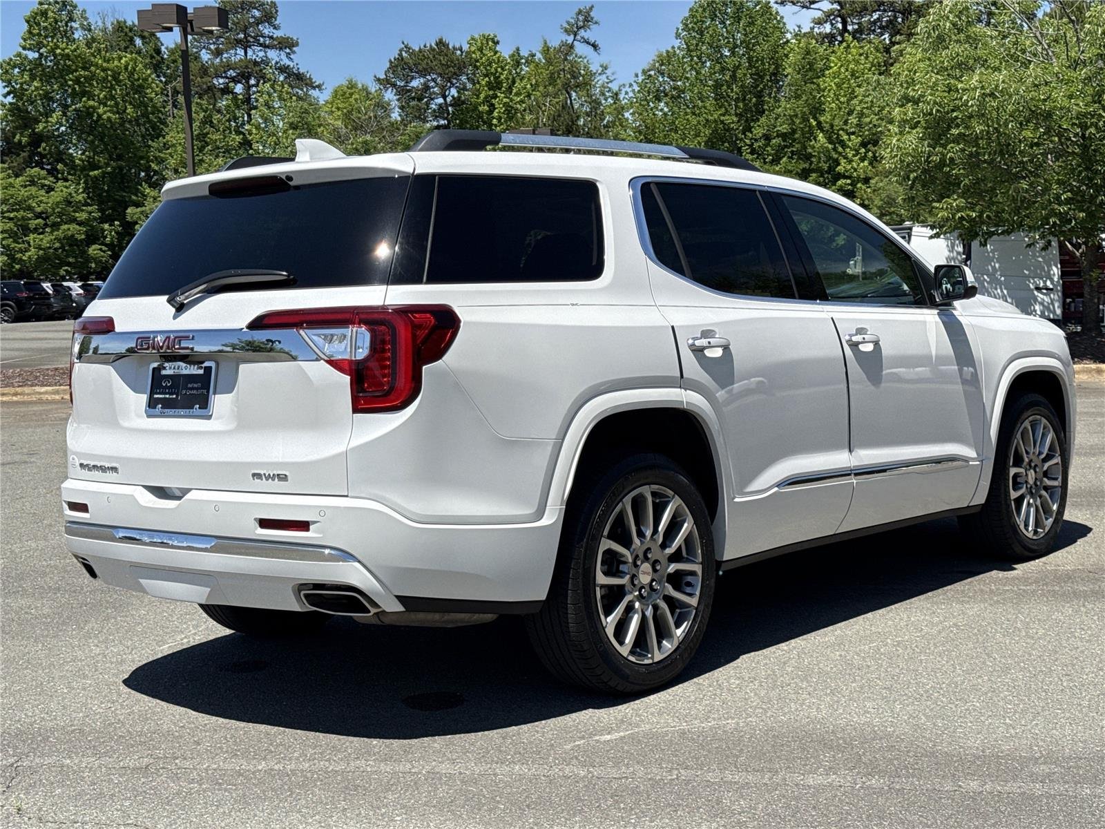 Used 2023 White Frost Tricoat GMC Denali image 33