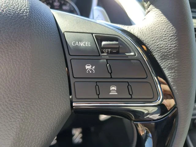 New 2026 White Mitsubishi SEL image 32