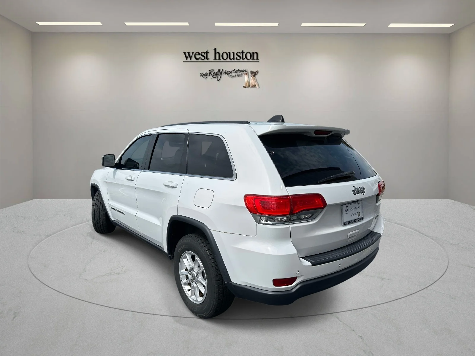 Used 2018 Bright White Clearcoat Jeep Laredo image 8