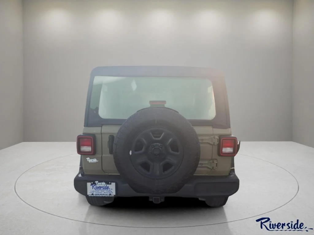 Used 2025 Green Jeep Sport image 3