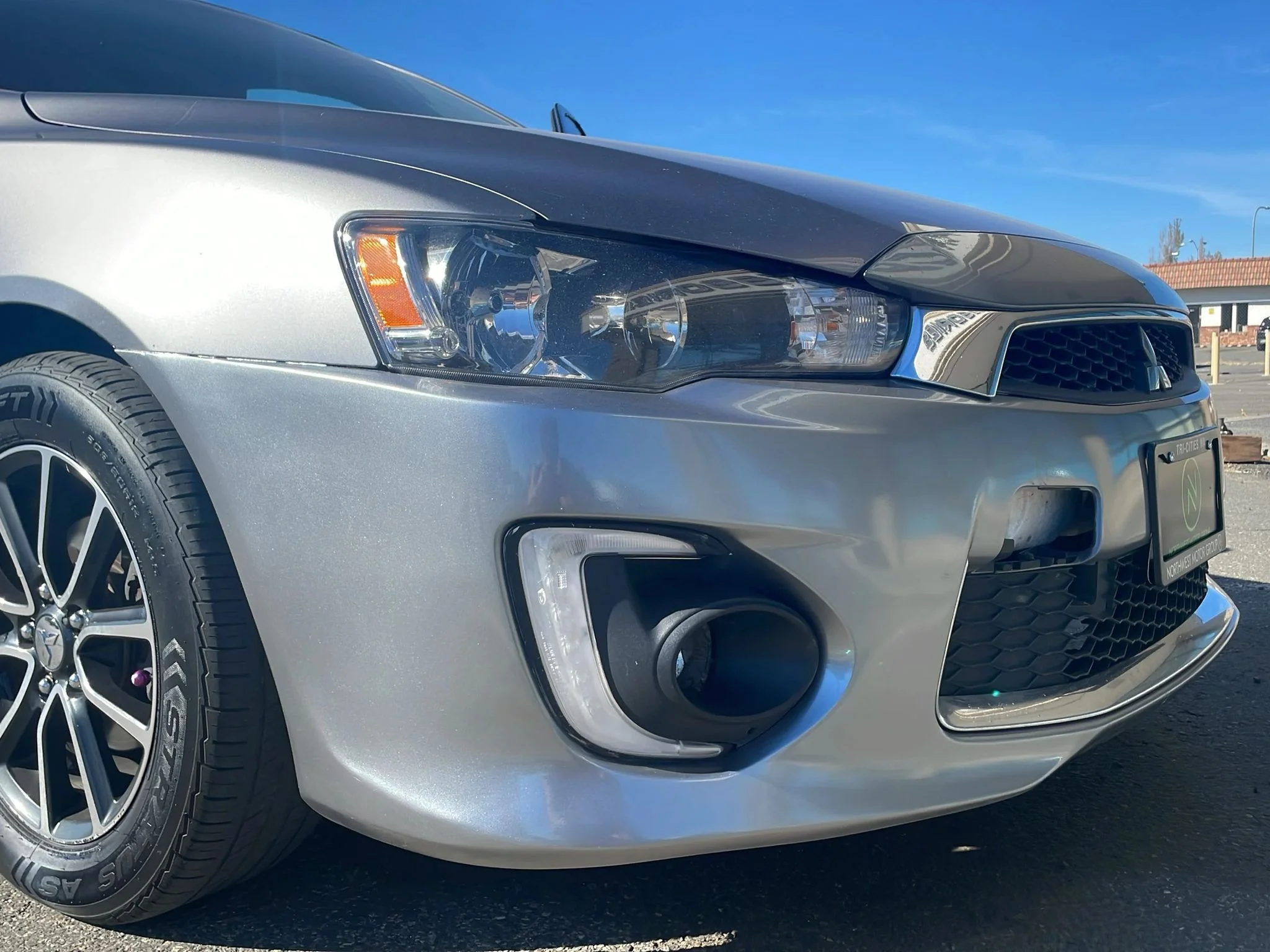 Used 2017 Mercury Gray Pearl Mitsubishi ES image 26
