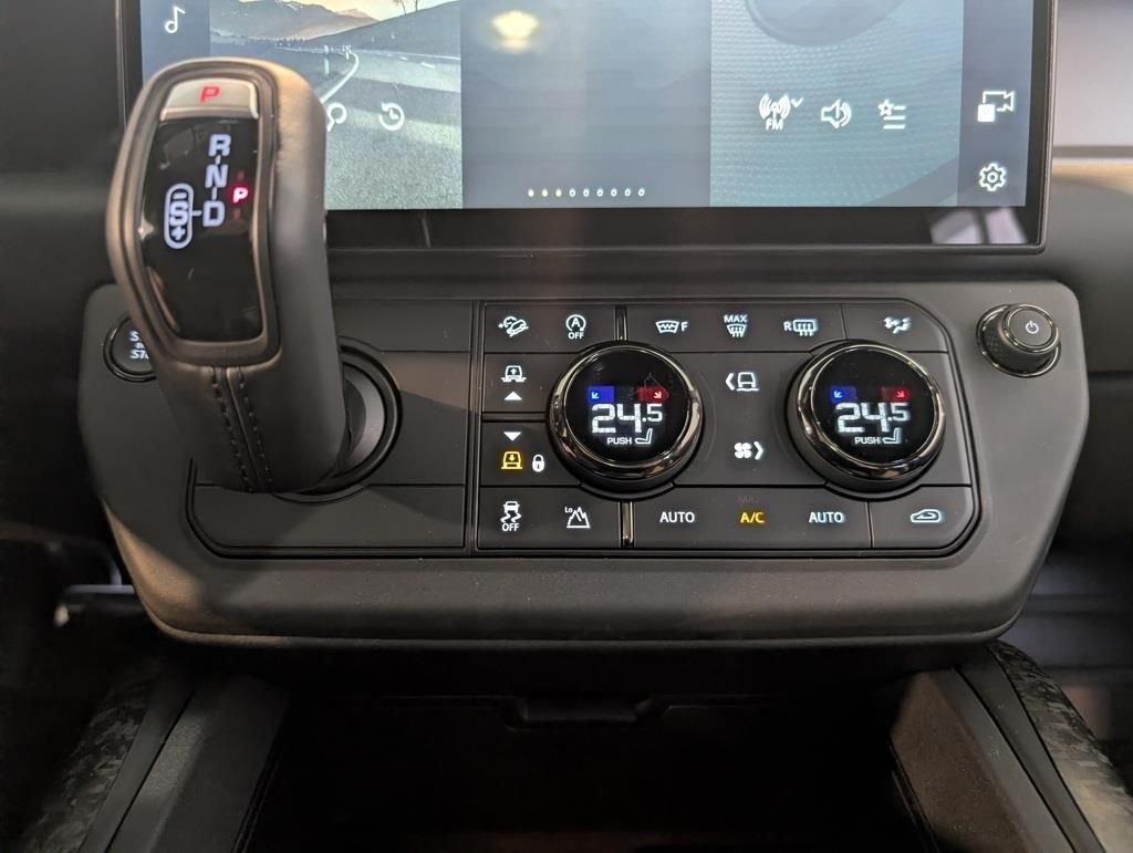 New 2026 Sargasso Blue Land Rover OCTA image 22