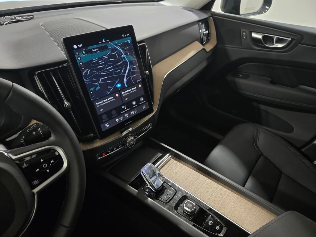 2026 Volvo XC60 Plus - Photo 12