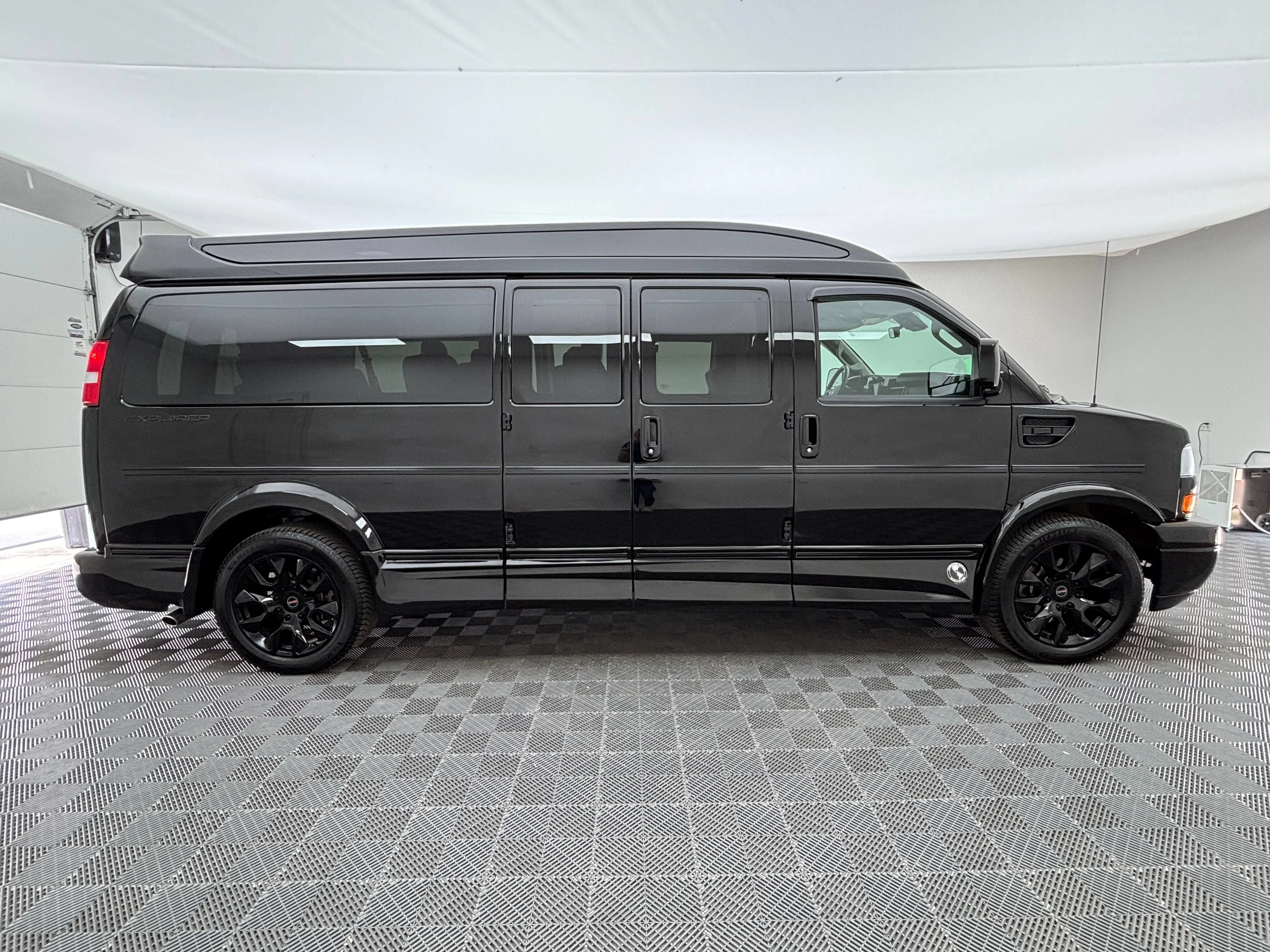 Used 2025 Onyx Black GMC Work Van image 6