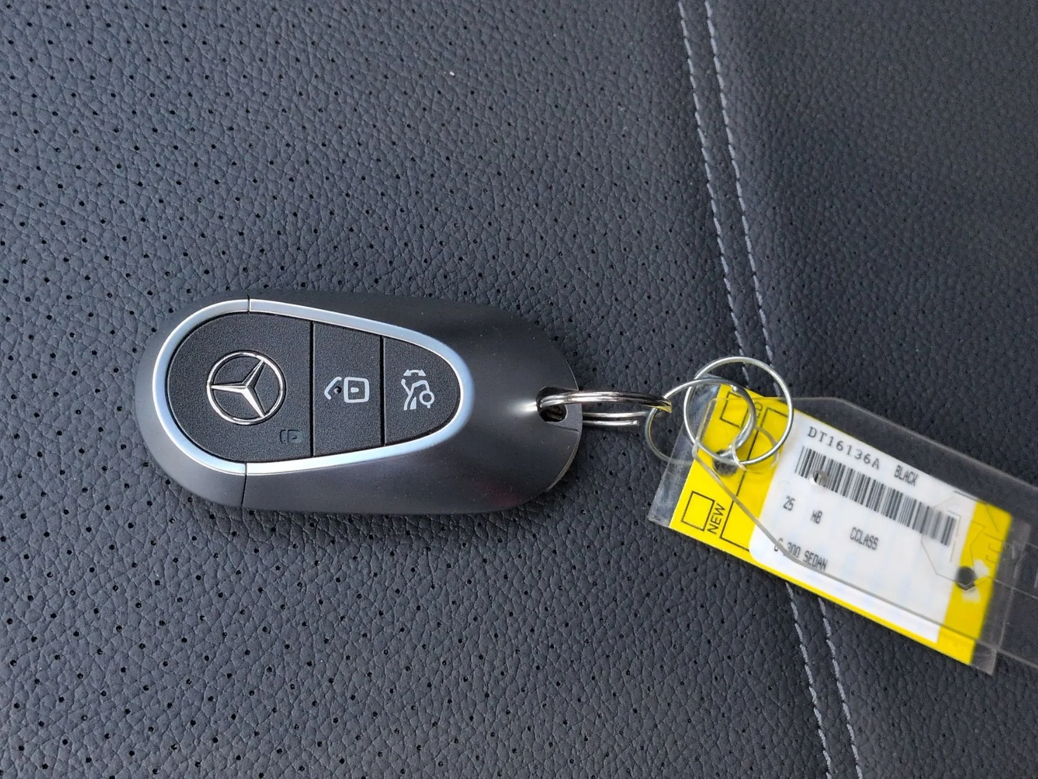 Used 2025 BLACK Mercedes-Benz C300 image 33