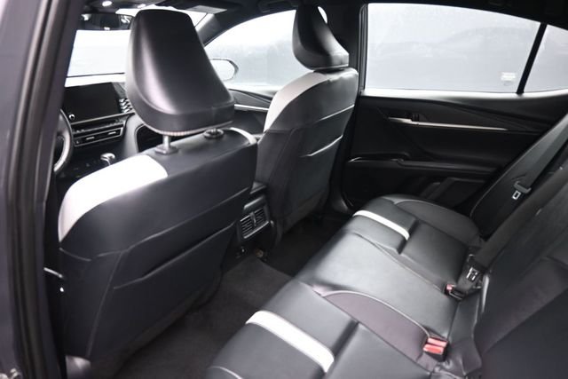 Used 2025  Toyota SE image 23
