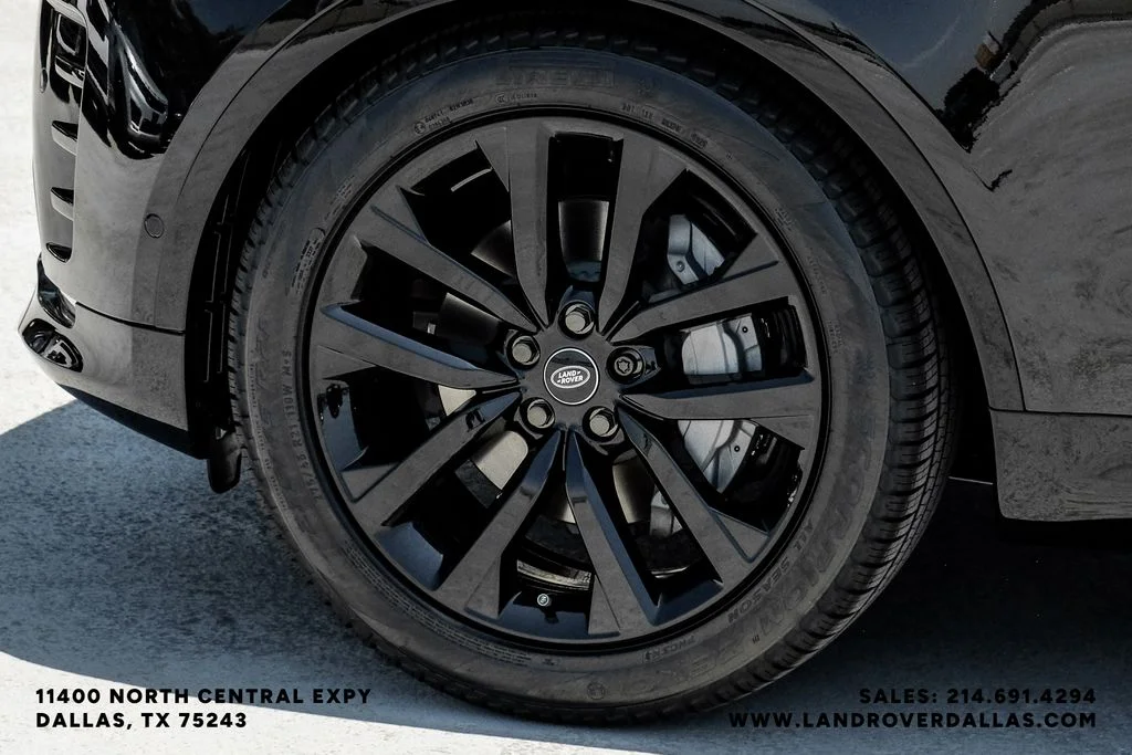 New 2026 Santorini Black Metallic Land Rover Dynamic SE image 54