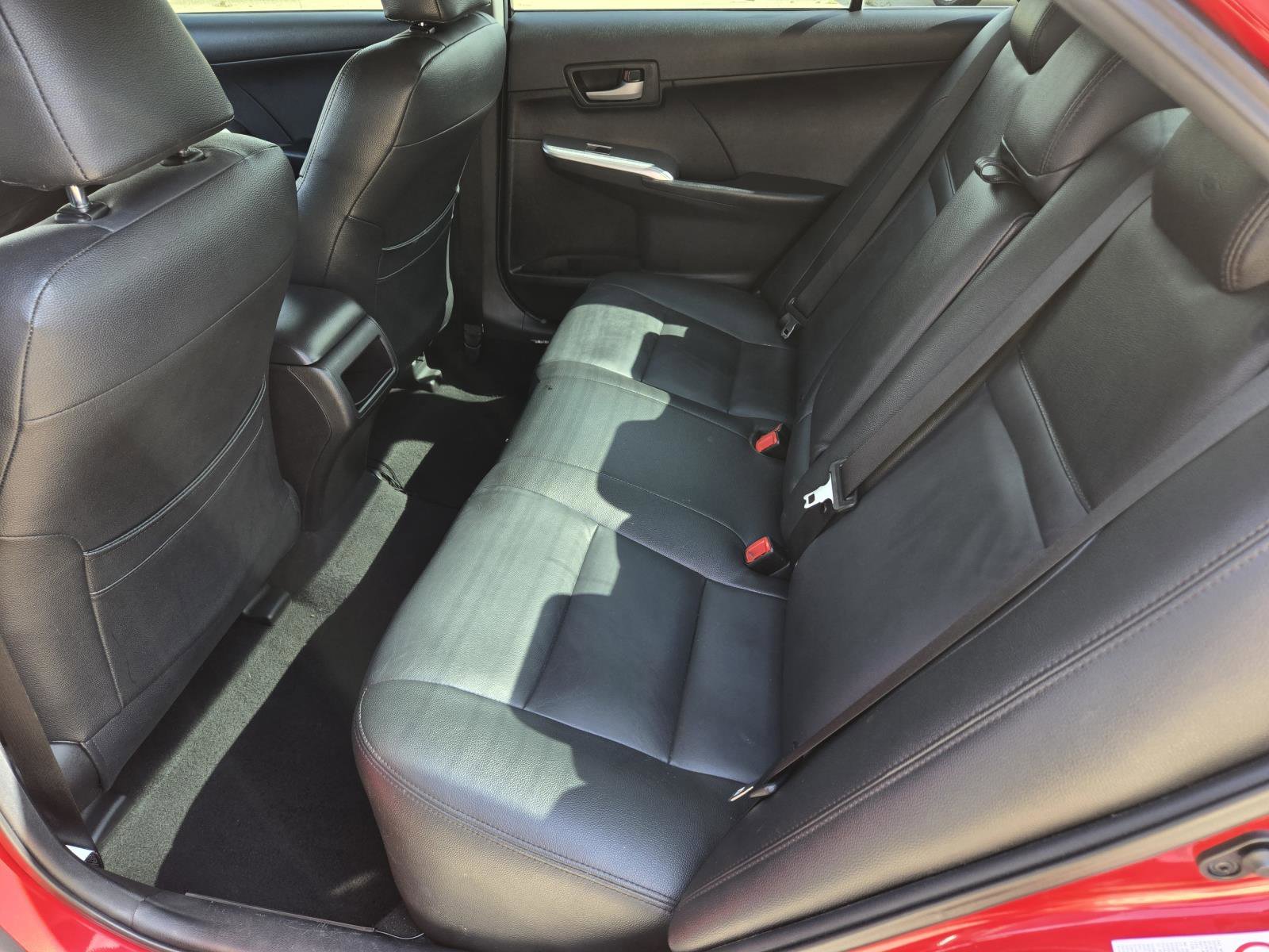 Used 2014 Barcelona Red Metallic Toyota SE image 29