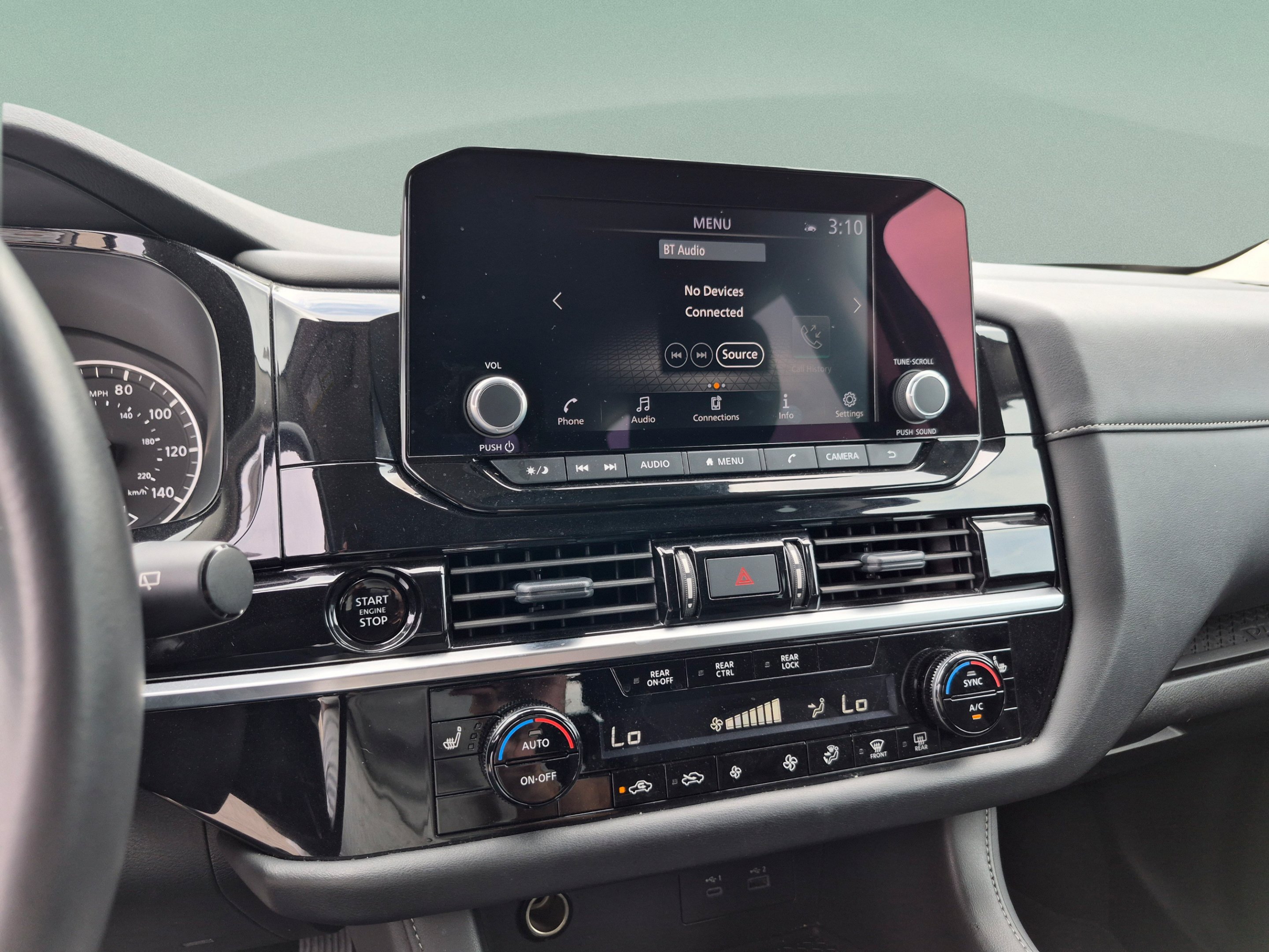 2025 Nissan Pathfinder SV - Photo 30