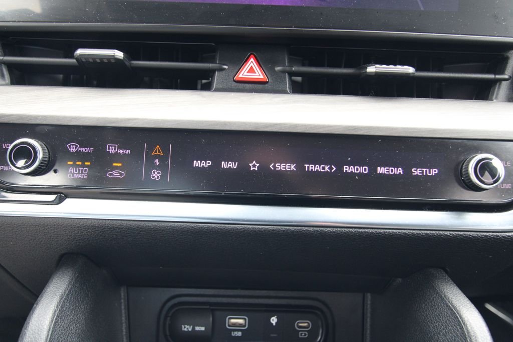 Used 2023 Black Kia X-Line image 31