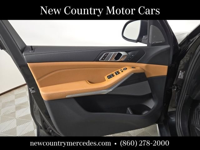 Used 2024 Black BMW xDrive40i image 18