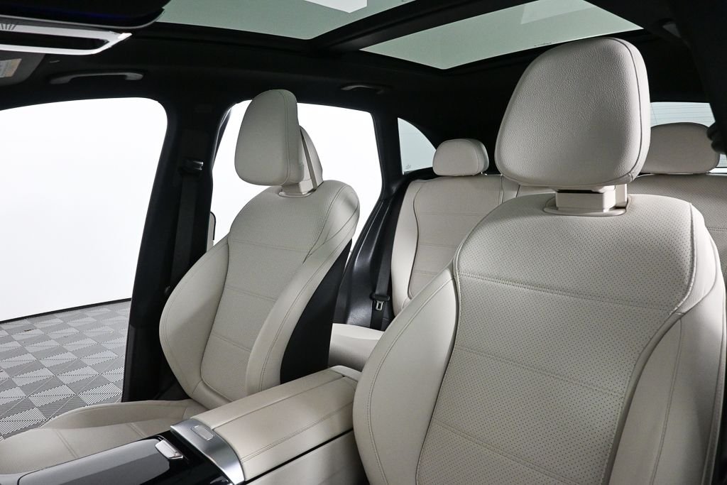 Certified Used 2023 White Mercedes-Benz GLC 300 image 5