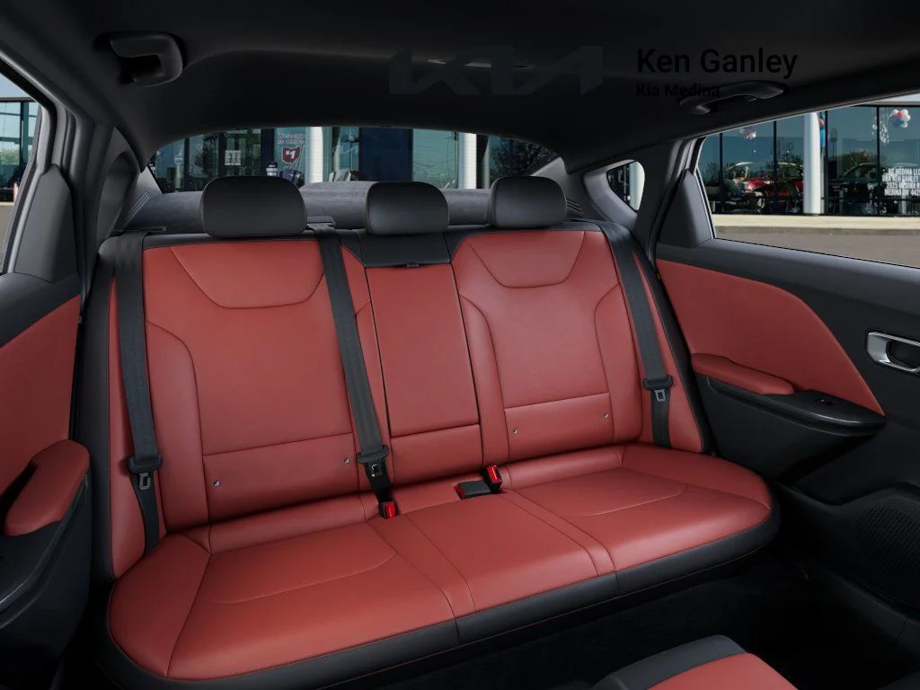 2025 Kia K4 GT-Line Turbo - Photo 16
