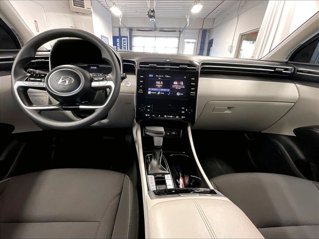 Used 2024 White Hyundai SEL image 21