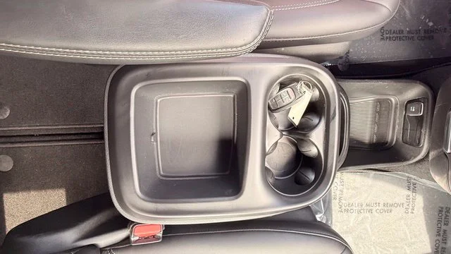 2026 Chrysler Pacifica Select - Photo 14