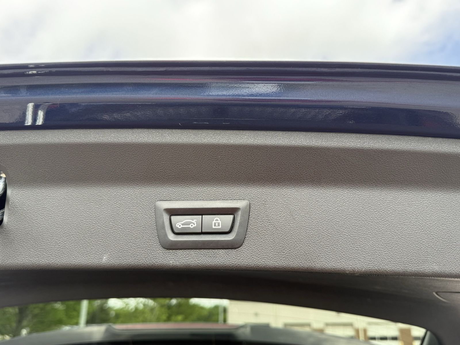 Used 2019 Blue BMW sDrive30i image 23