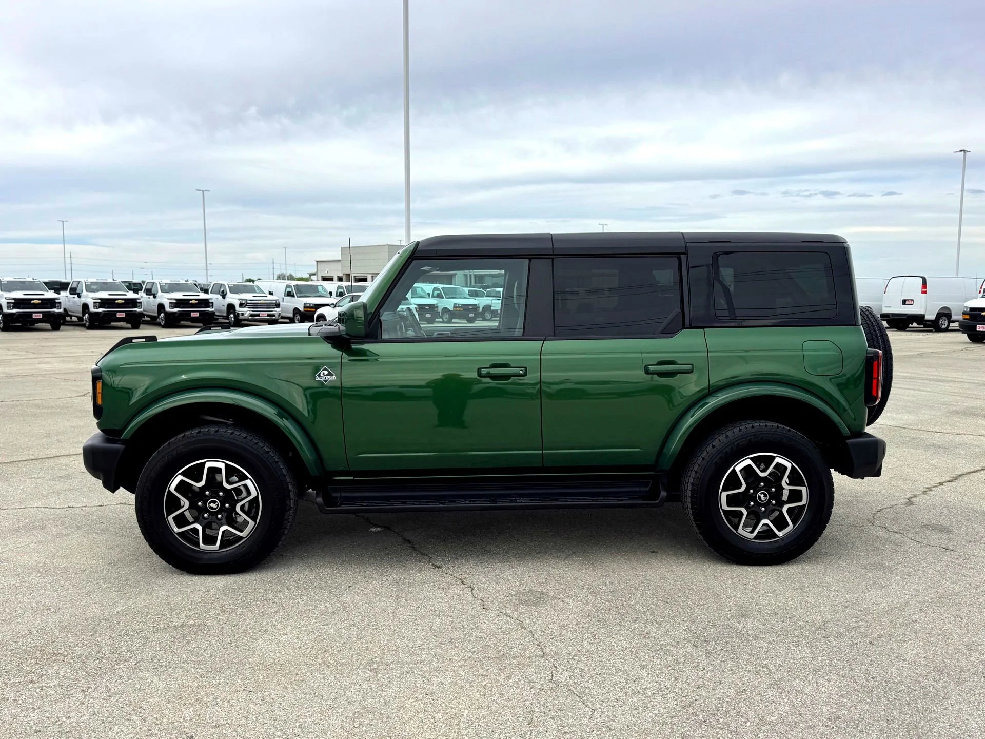 Used 2025  Ford Outer Banks image 12