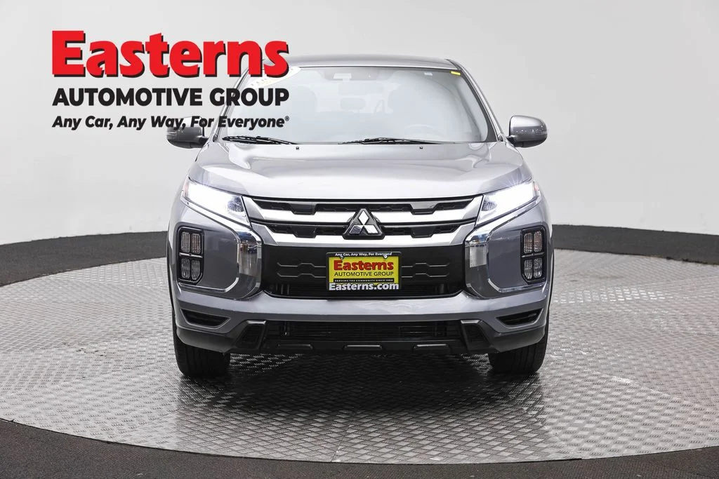 Used 2022 Silver Mitsubishi 2.0 SE image 2