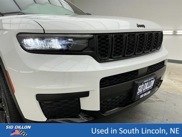 Used 2022 Bright White Clearcoat Jeep Altitude image 26