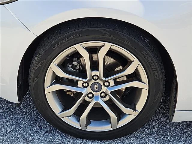 Used 2020 White Platinum Metallic Tri-Coat Ford SEL Front-wheel Drive image 7