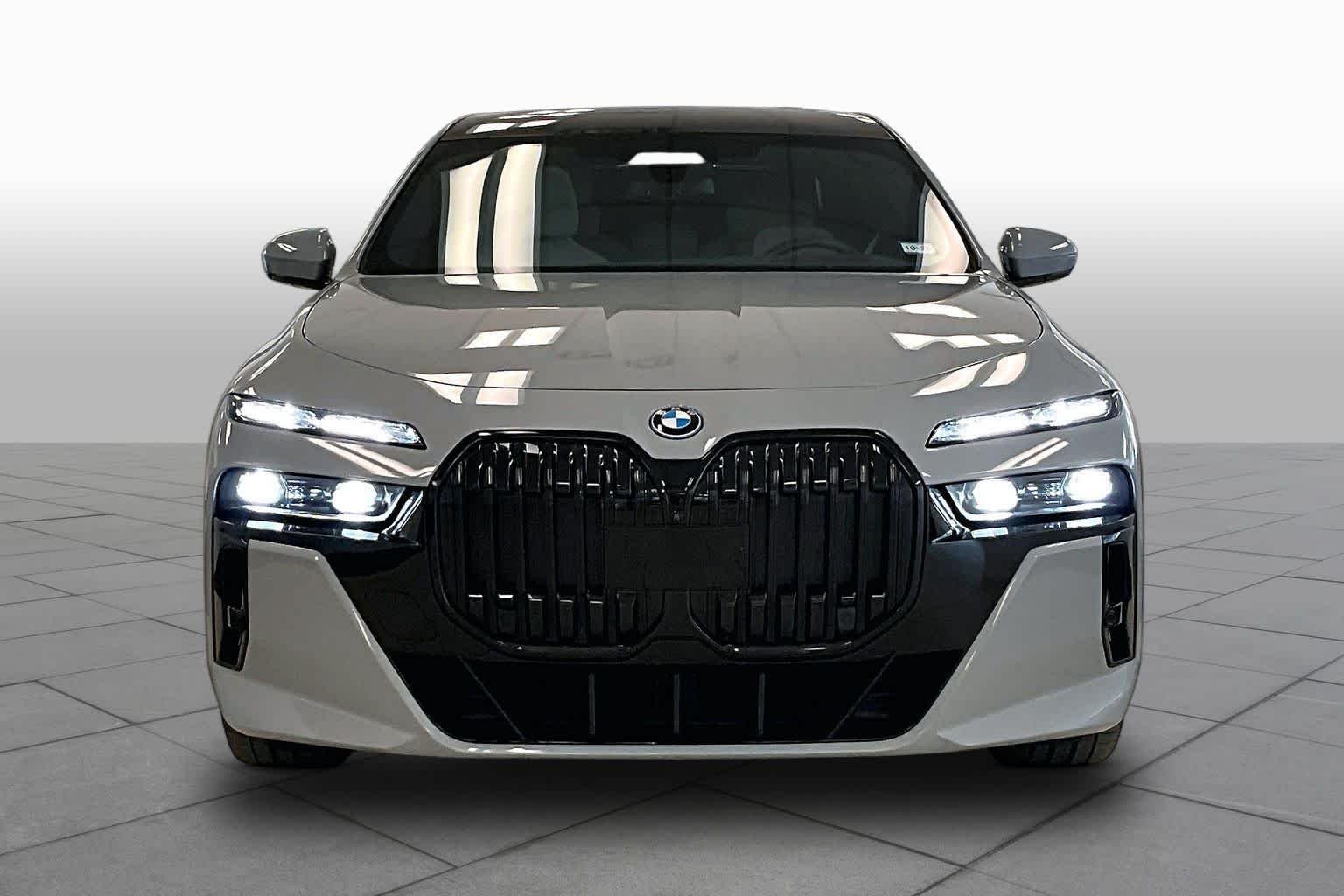 Used 2024 Brooklyn Grey Metallic BMW xDrive60 image 3
