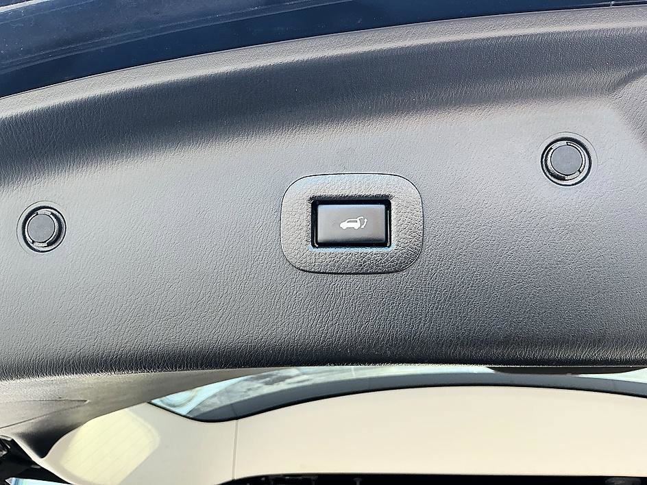 Used 2019 Super Black Nissan SL image 30